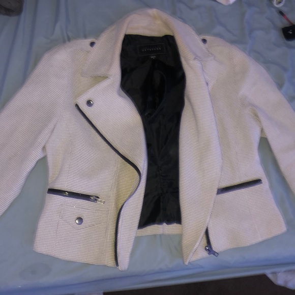 white jacket - Picture 1 of 2